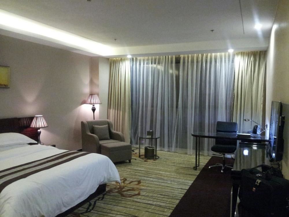Liang Fan Holiday Inn Quảng Châu Ngoại thất bức ảnh